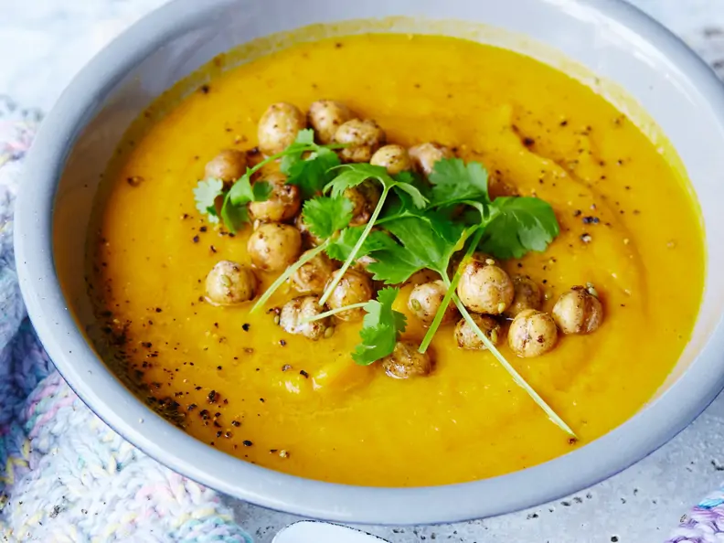 Möhren-Knoblauch-Suppe mit Kichererbsen
