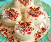 Halva-Mascarpone-Creme mit Granatapfelkernen
