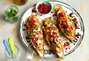 Gefüllte Auberginen mit Quinoa und Granatapfelkernen