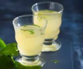 Ingwer-Sellerie-Shot mit Apfel