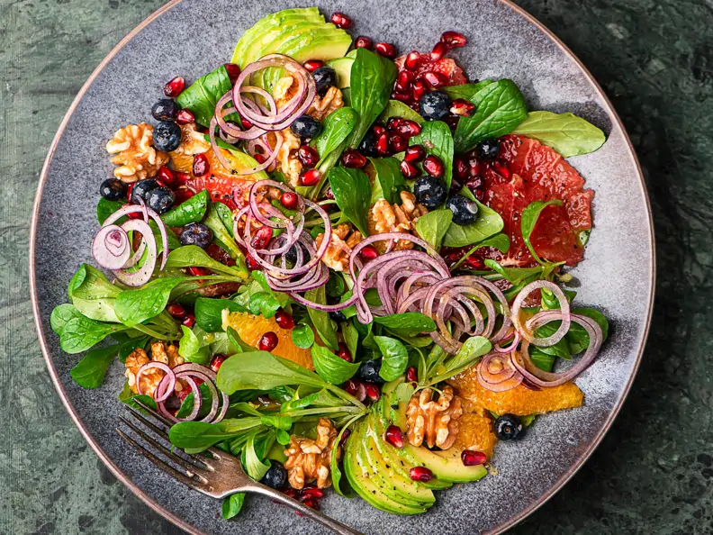 Feldsalat mit Orangen und Granatapfelkernen