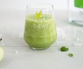 Grüner Smoothie mit Apfel und Sellerie
