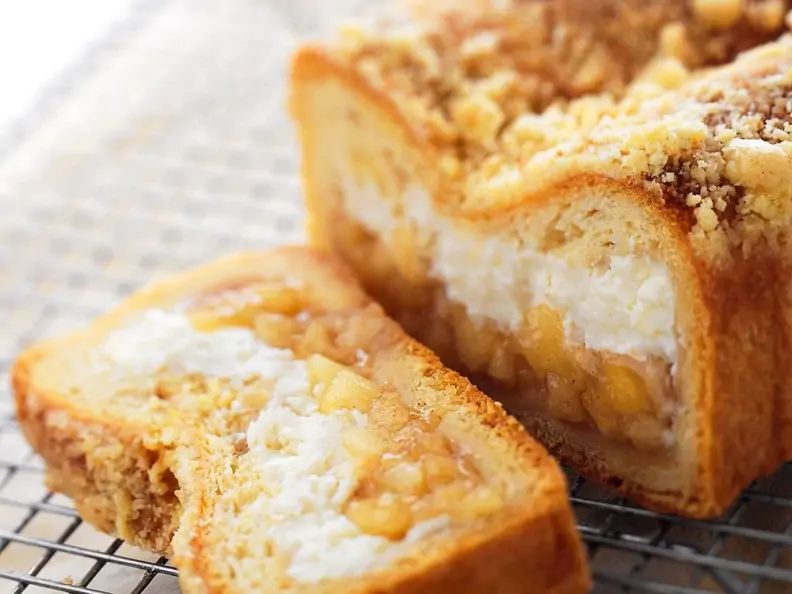 Kastenkuchen mit Apfel-Ricotta-Füllung