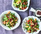 Fattoush mit Spinat und Granatapfelkernen