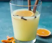 Würziger Apfel-Satsuma-Punsch mit Nelken, Zimt und Orangenschale