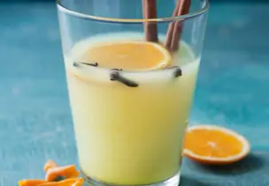 Würziger Apfel-Satsuma-Punsch mit Nelken, Zimt und Orangenschale