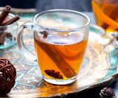 Apfelweinpunsch mit Orangensaft