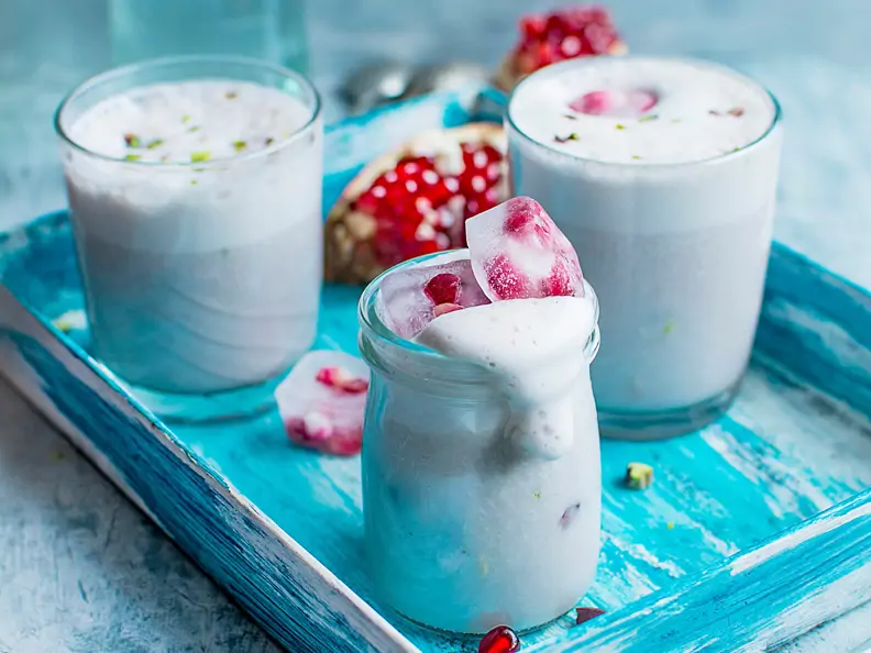 Smoothie mit Granatapfel und Pistazien