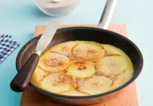 Apfel-Pfannkuchen mit Zimt-Zucker