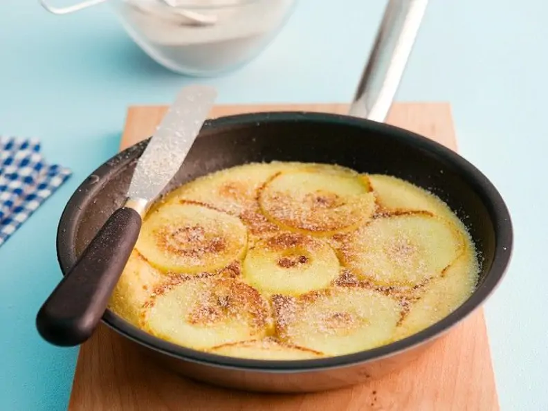 Apfel-Pfannkuchen mit Zimt-Zucker