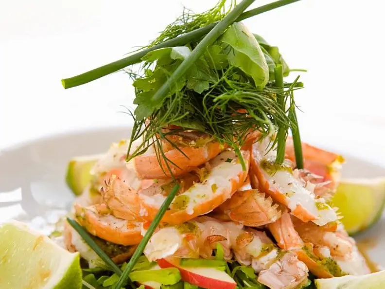 Kresse-Apfelsalat mit Langostinos