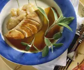 Geschmorte Pute mit Apfel und Salbei
