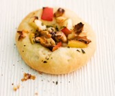 Kleine Focacce mit Apfel und Nüssen