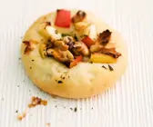 Kleine Focacce mit Apfel und Nüssen