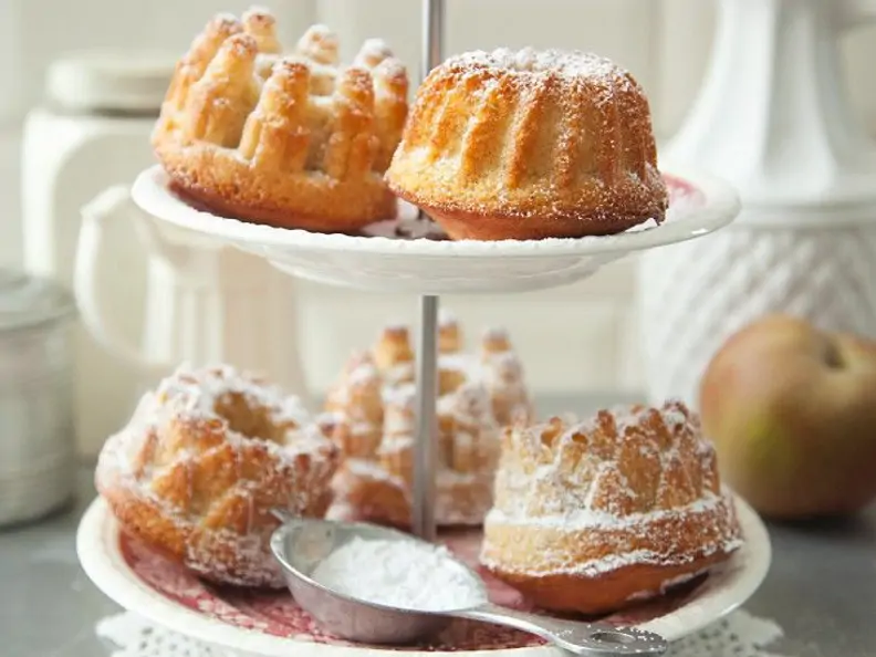 Mini-Gugelhupf mit Apfel und Mandel