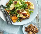 Apfel-Süßkartoffel-Salat mit Walnüssen