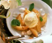 Bratapfelspalten mit Eis