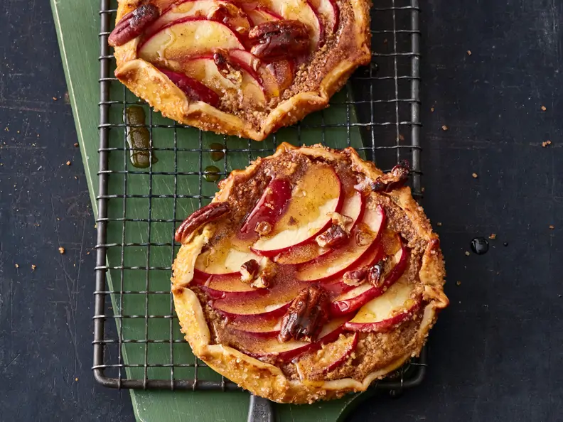 Apfel-Galette mit Pekannüssen