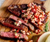 Rib-Eye-Steak mit Pink Lady® Apfel-Salsa