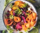 Regenbogensalat mit Granatapfel-Dressing