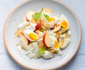 Kohlrabi-Apfel-Rohkost mit Ei