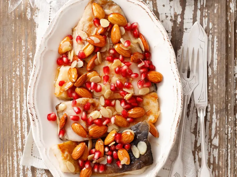 Karpfen mit Granatapfel und Zitronen-Honig-Sauce