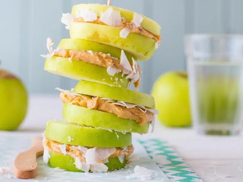 Apfel-Sandwich mit Erdnussmus