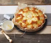 Saftiger Apfelkuchen mit Mandeln und Apfelgelee