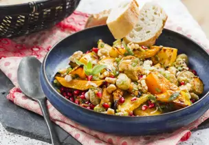 Kürbis-Steckrüben-Gemüse mit Granatapfel