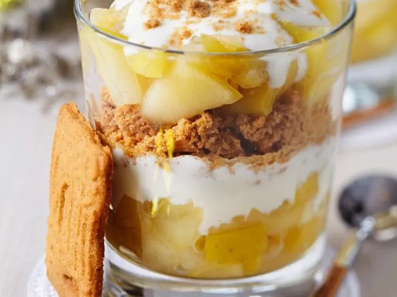 Bratapfel-Dessert mit Spekulatius