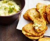 Kartoffel-Kohlrabi-Küchlein mit Apfel-Rettich-Salat