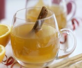 Weißer Glühwein mit Apfelsaft