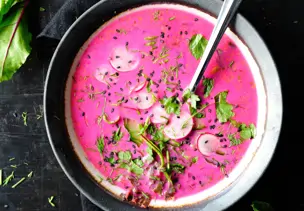 Rote-Bete-Gazpacho mit Radieschen