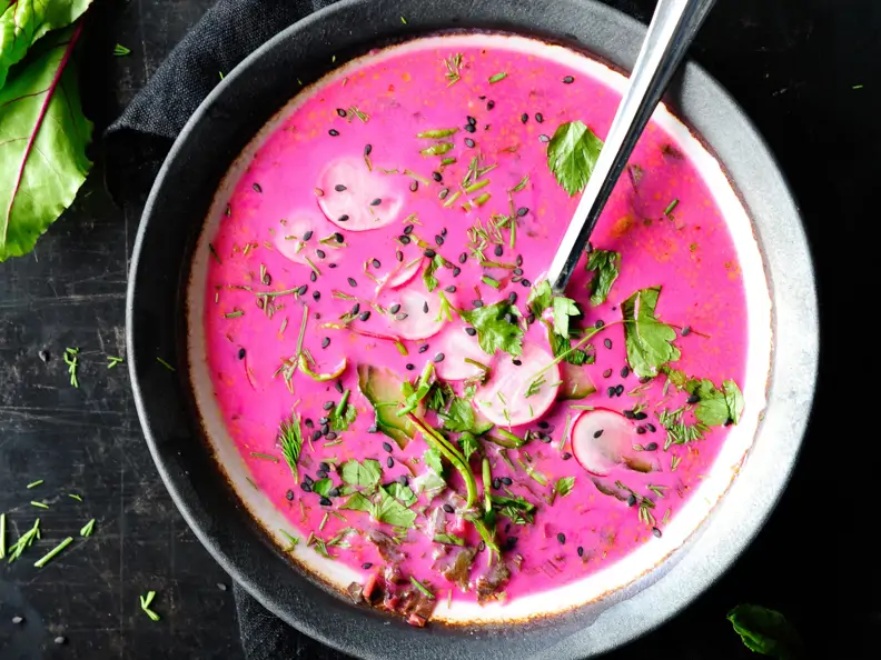 Rote-Bete-Gazpacho mit Radieschen