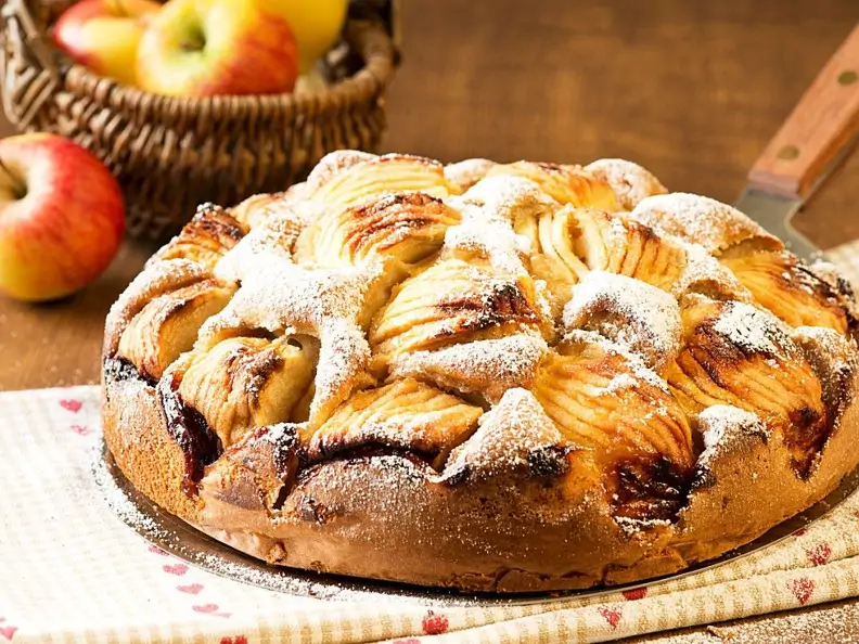 Versunkener Apfelkuchen mit Mandeln
