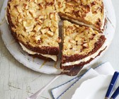 Gefüllter Apfelkuchen mit Streuseln