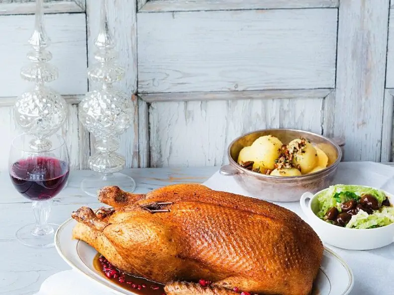 Ente mit Granatapfelkernen