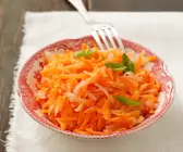 Möhren-Apfelsalat