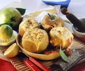 Mit Käse gefüllter Bratapfel