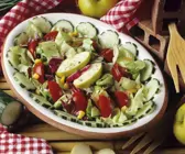 Bunter Salat mit Apfel