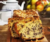 Kastenkuchen mit Apfel und Schokolade