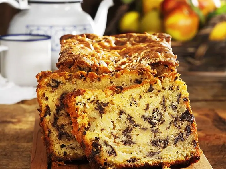 Kastenkuchen mit Apfel und Schokolade