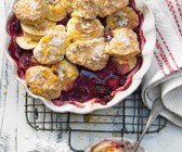 Beeren-Apfel-Cobbler