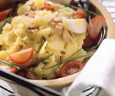Kartoffel-Specksalat mit Ei und Apfel
