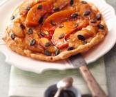 Gestürzte Kürbis-Apfel-Tarte mit Kürbiskernen