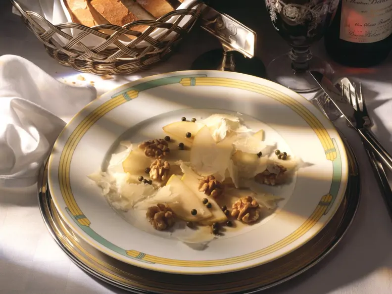 Apfel mit Parmesan und grünem Pfeffer