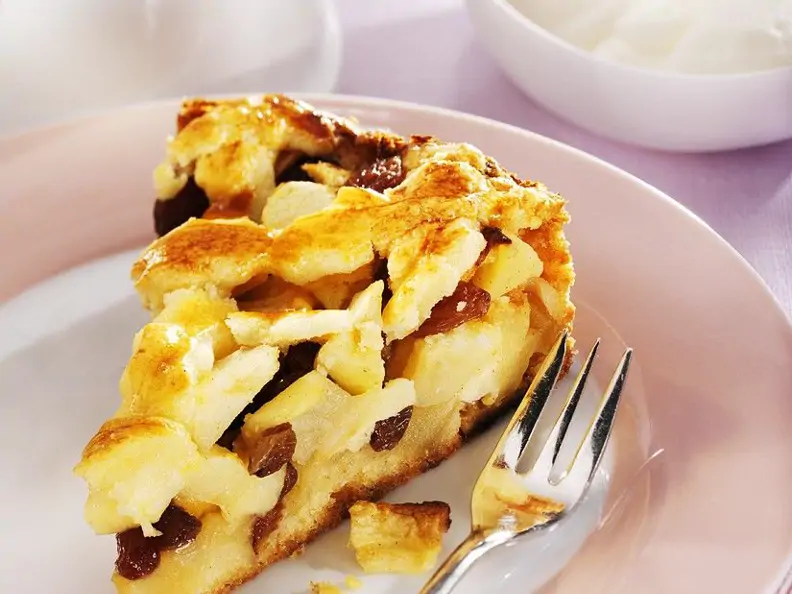 Apfel-Rosinenkuchen