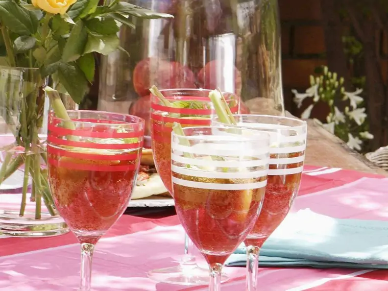 Zitronengras-Granatapfel-Drink