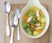 Geflügelsuppe mit scharfem Sesam