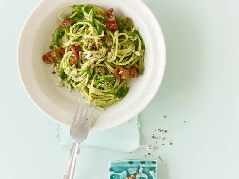 Vollkorn-Pasta mit Spinatsauce